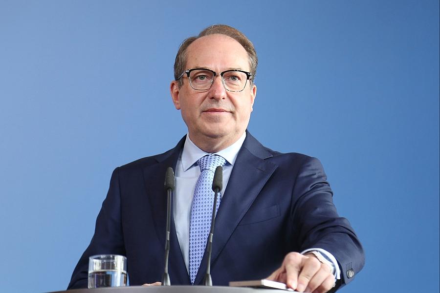 Bundesinnenminister Dobrindt kritisiert Stildebatten und fehlende Ergebnisse nach Koalitionstreffen in Villa Borsig