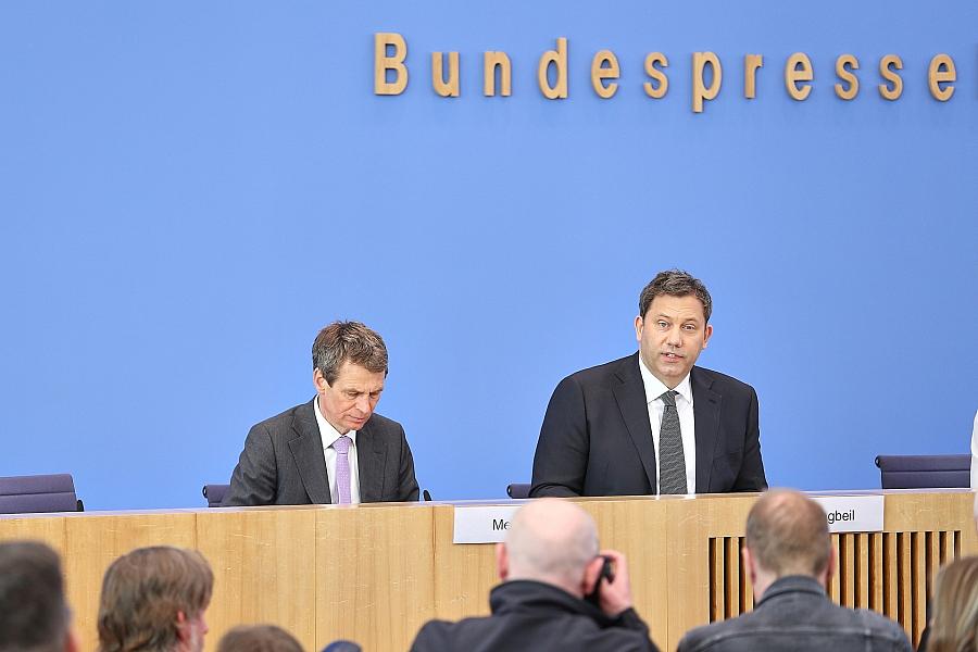 Klingbeil: Staat kann Schulden bei Wachstum zurückzahlen