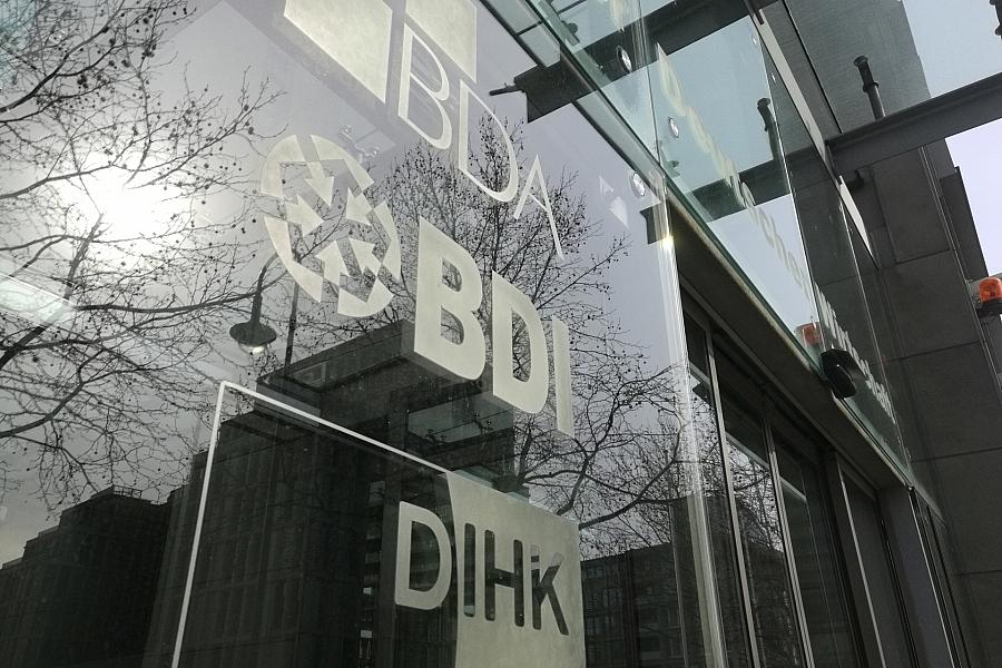 BDA-Chef Kampeter lehnt steuerfreie 1.000-Euro-Prämie ab und fordert Entlastung für Unternehmen