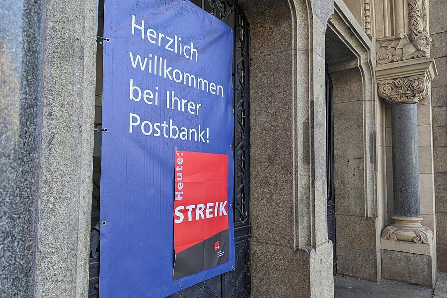 Verdi ruft zu Warnstreiks im Postbank-Filialvertrieb auf – Tarifverhandlungen stocken