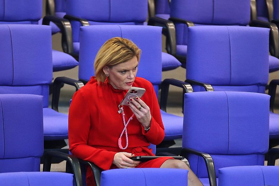 Bericht: Bundestagspräsidentin Klöckner von Phishing-Angriff auf Signal betroffen