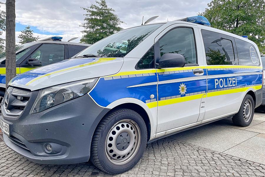 Jugendliche rauben Alkohol und verletzen Polizistin in Neubrandenburg