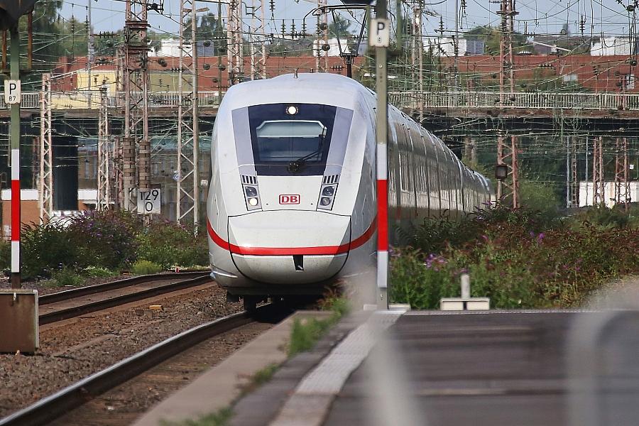 Bahnpreise eingefroren: Verkehrsexperte Al-Wazir lobt stabiles Ticket-Angebot wegen Energiekrise