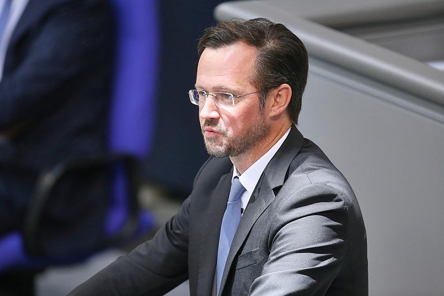 SPD fordert Sonderkonferenz zur Energiekrise – Wiese warnt vor Engpässen bei Kerosin und Aluminium