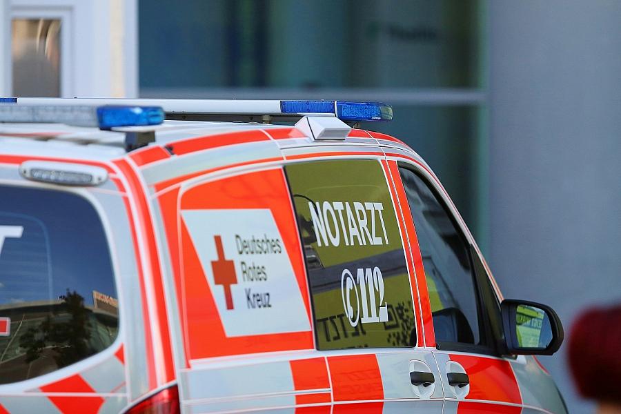 Drei Personen bei Unfall zwischen Traktor und Pkw auf B 110 bei Pinnow verletzt