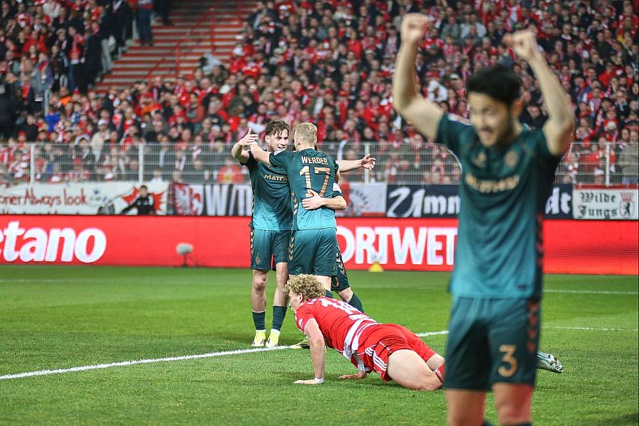 Mehrere Bundesligisten sprechen sich für Reform der umstrittenen 50+1-Regel im Fußball aus