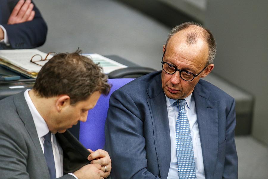 INSA-Umfrage: Schwarz-rote Koalition nach einem Jahr unbeliebter als die Ampel – Merz mit schlechteren Werten als Scholz