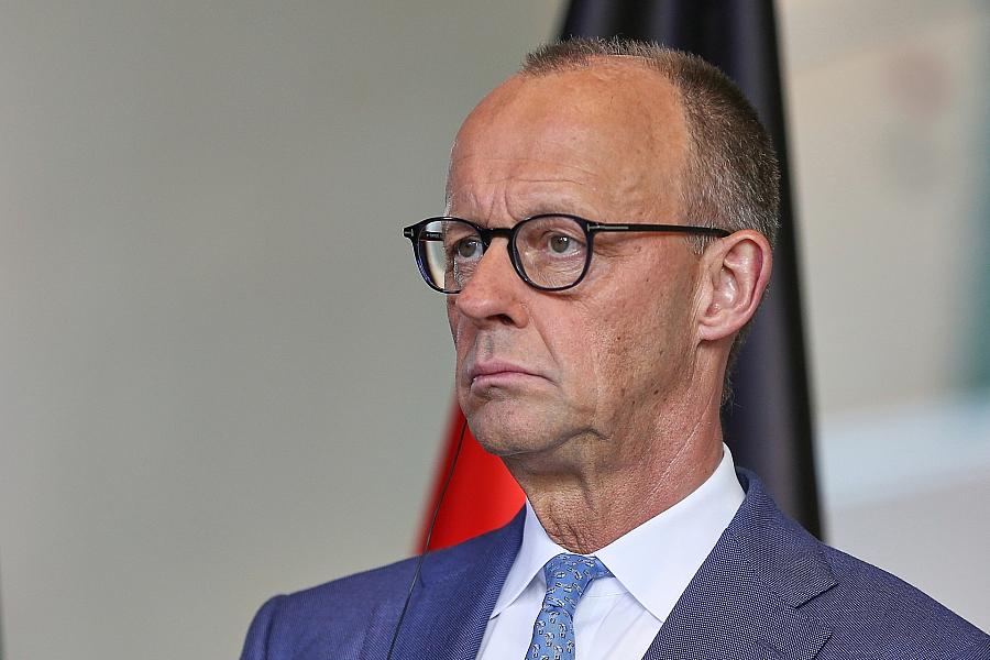 Kanzler Merz erreicht historischen Tiefstwert im ARD-„Deutschlandtrend“