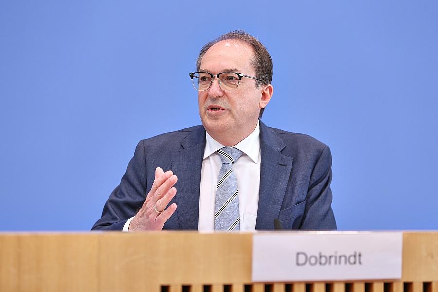 Dobrindt: Judenhasser nicht einbürgern – Kampf gegen Linksextremismus verstärken