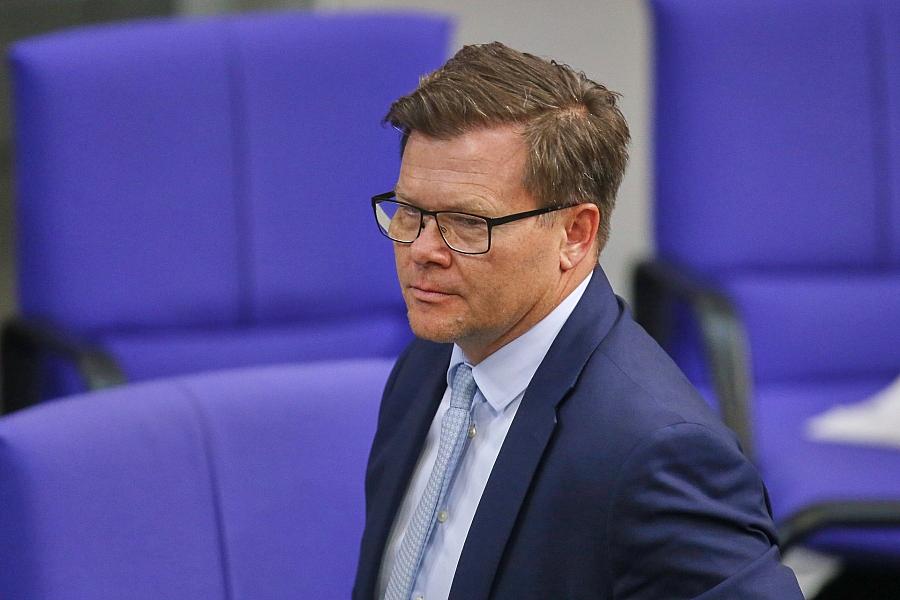Umweltminister Schneider: Klimaschutzprogramm wird nachgebessert – Streit mit Reiche über Energiewende