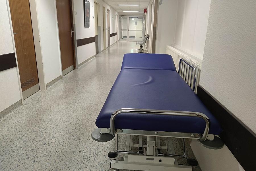 Krankenhaus-Barometer: 74 Prozent bewerten Lage als unbefriedigend – DKG warnt vor Weihnachtsgeld-Aus