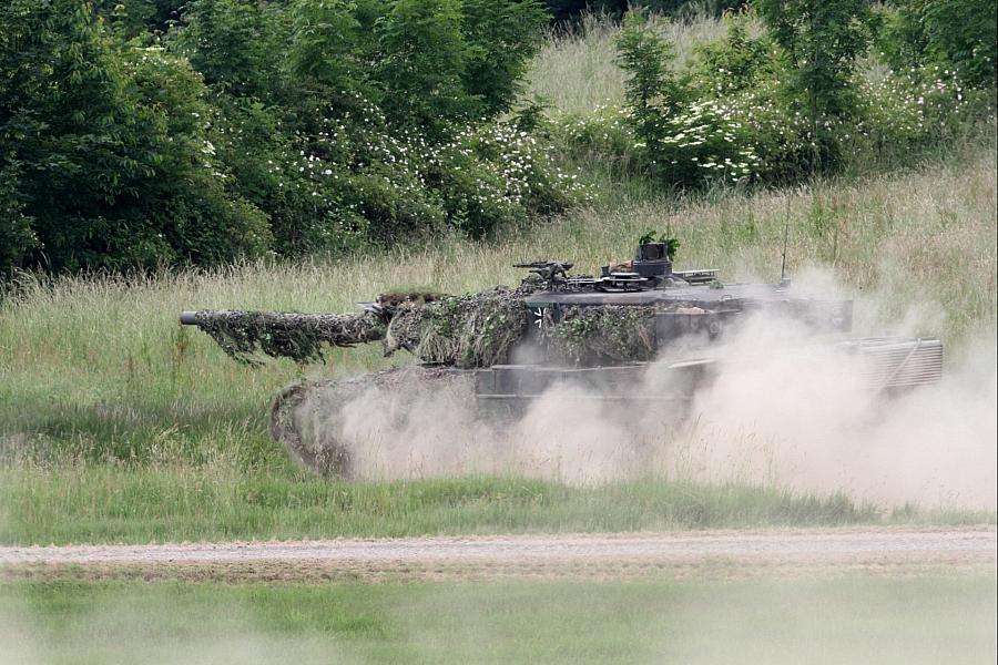 Bundeswehr-Panzer "Leopard 2" (Archiv)