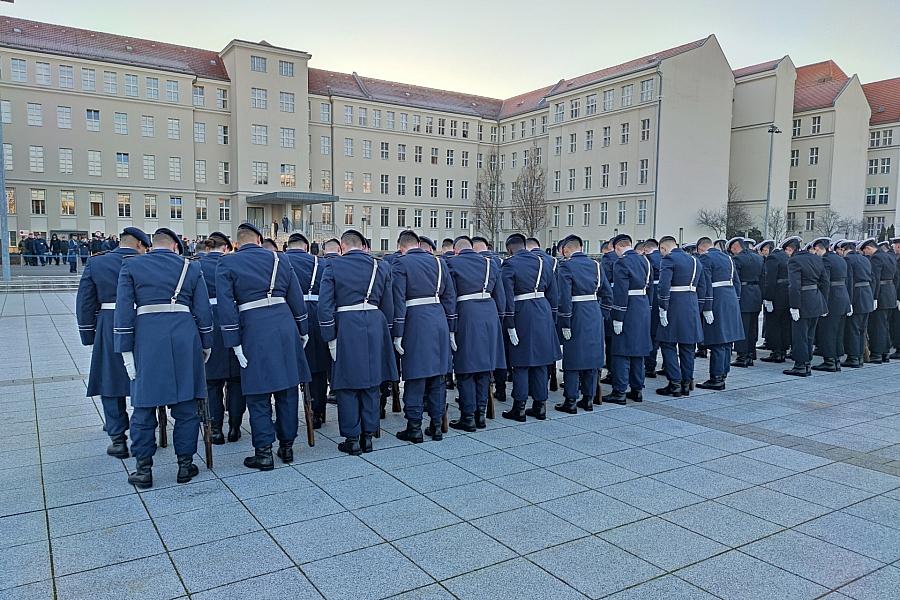Neuer Wehrdienst: Verweigerern des Bundeswehr-Fragebogens droht Bußgeld von 250 Euro