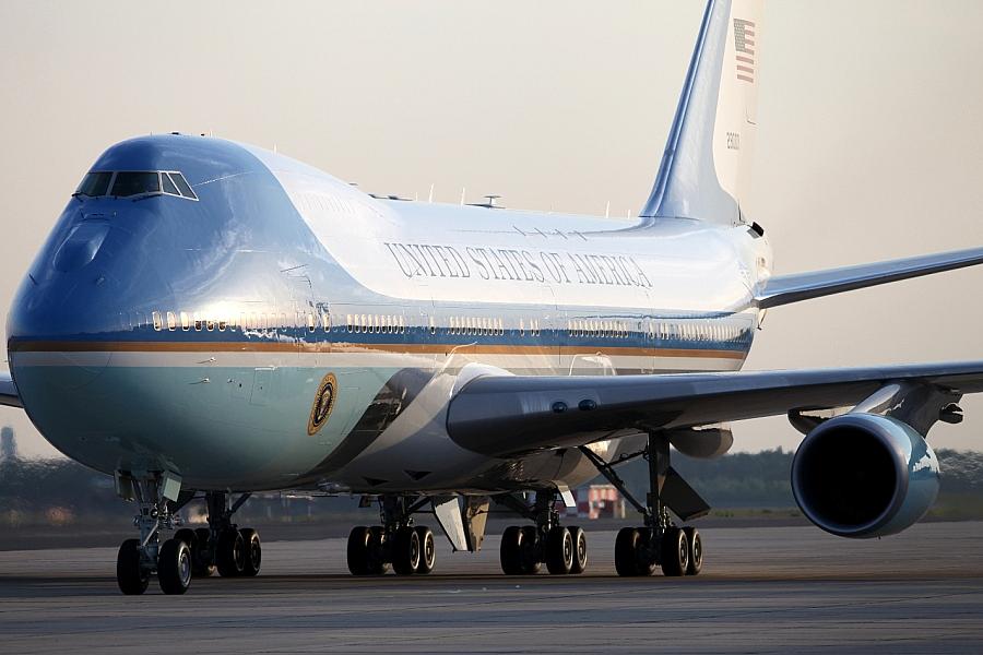 Trump in Peking eingetroffen: Wirtschaftsgespräche im Fokus