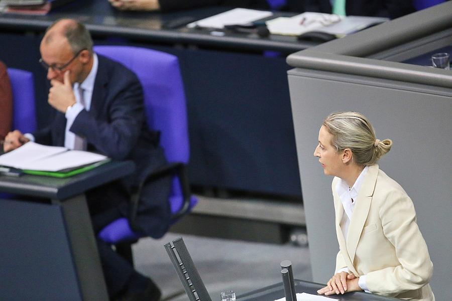 AfD überholt Union im ARD-Deutschlandtrend: Schwarz-Rot erreicht historisches Tief bei Regierungszufriedenheit