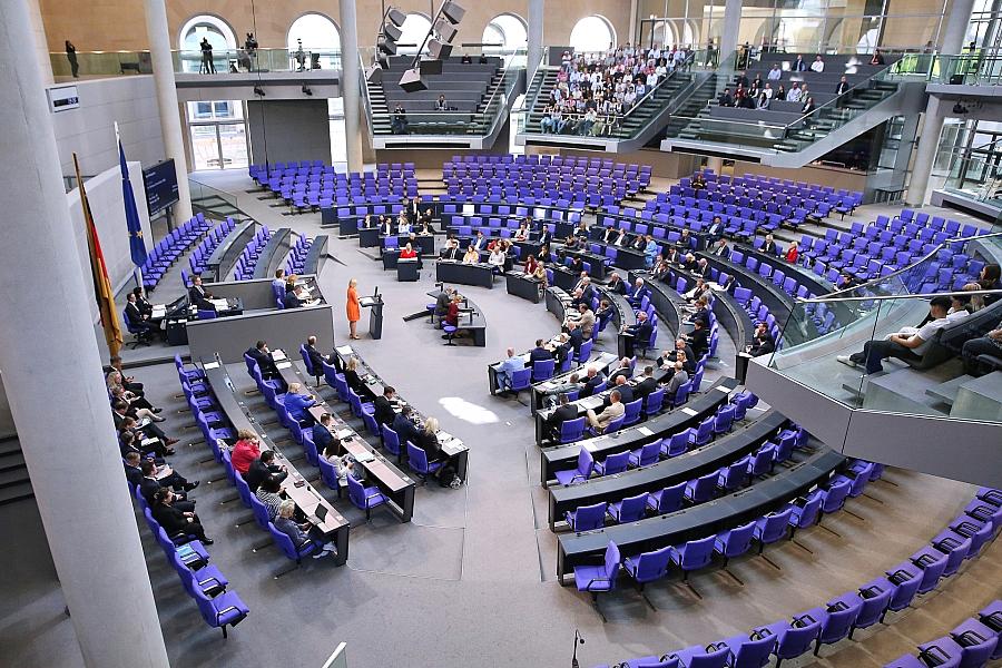 SPD-Fraktionschef Miersch im ARD-Interview: Auch Bundestagsabgeordnete sollen in gesetzliche Rentenversicherung einzahlen – Regierung arbeitet in Sommerpause weiter