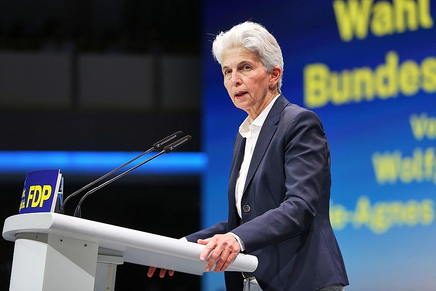 Strack-Zimmermann erklärt ihre überraschende FDP-Kandidatur gegen Wolfgang Kubicki als Versuch, Austritte zu verhindern