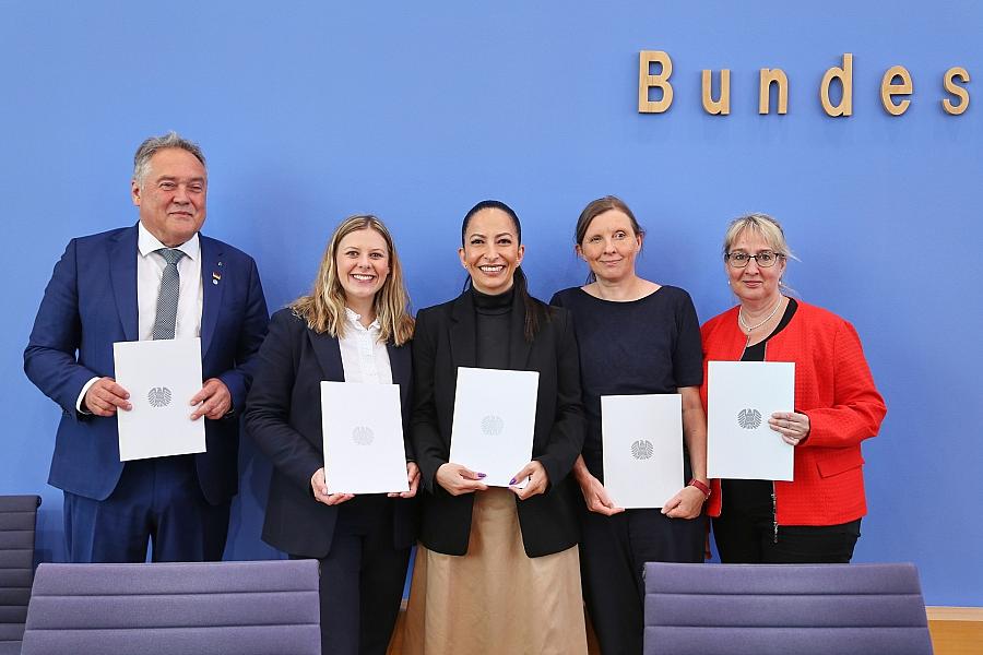 Petitionen im Bundestag steigen 2025 um 34 Prozent