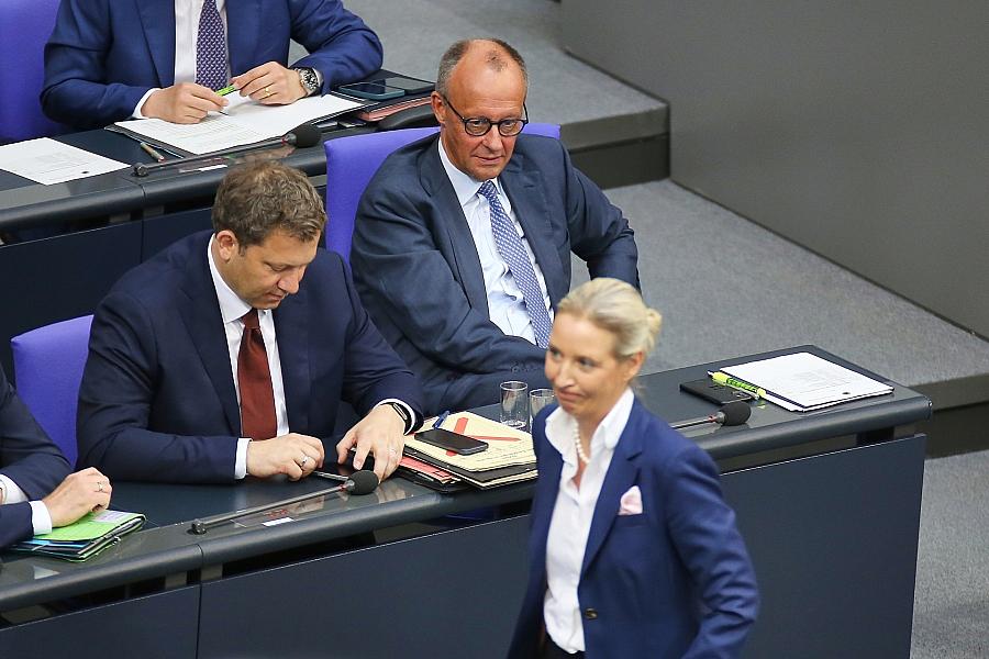 Insa-Umfrage: AfD weiter deutlich vor Union – SPD und Grüne bei 13 Prozent
