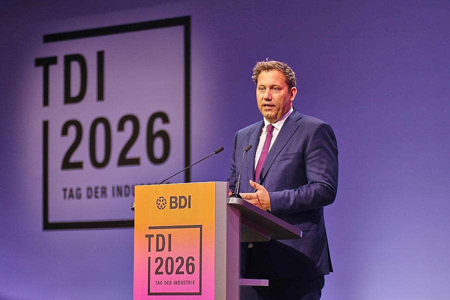 Bundesfinanzminister Klingbeil fordert selbstbewussteren Umgang mit China und kritisiert US-KI-Politik