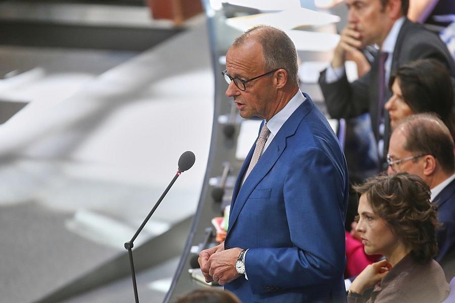 Rentenreform: Merz wirbt im Bundestag für Kommissionsvorschlag
