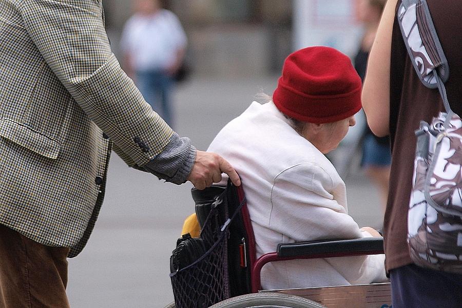 Kommunen warnen vor Milliarden-Mehrbelastung durch Pflegereform von Warken