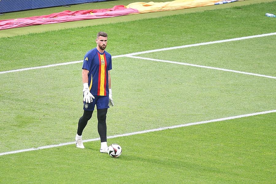 Spanien besiegt Uruguay 1:0, Kap Verde erreicht K.o.-Runde bei Fußball-WM