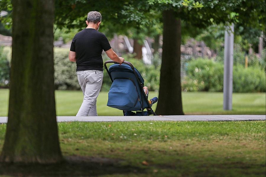 Elterngeld-Reform: Familienministerin Prien will volle Bezugsdauer nur bei hälftiger Aufteilung