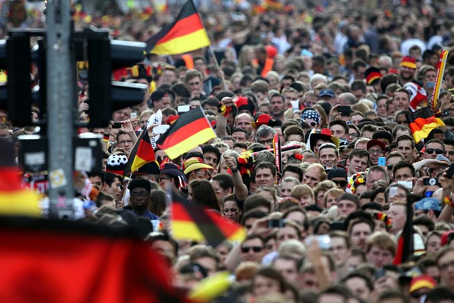Bielefelder Forscher untersuchen Smartwatch-Daten von Fußballfans zur WM 2026