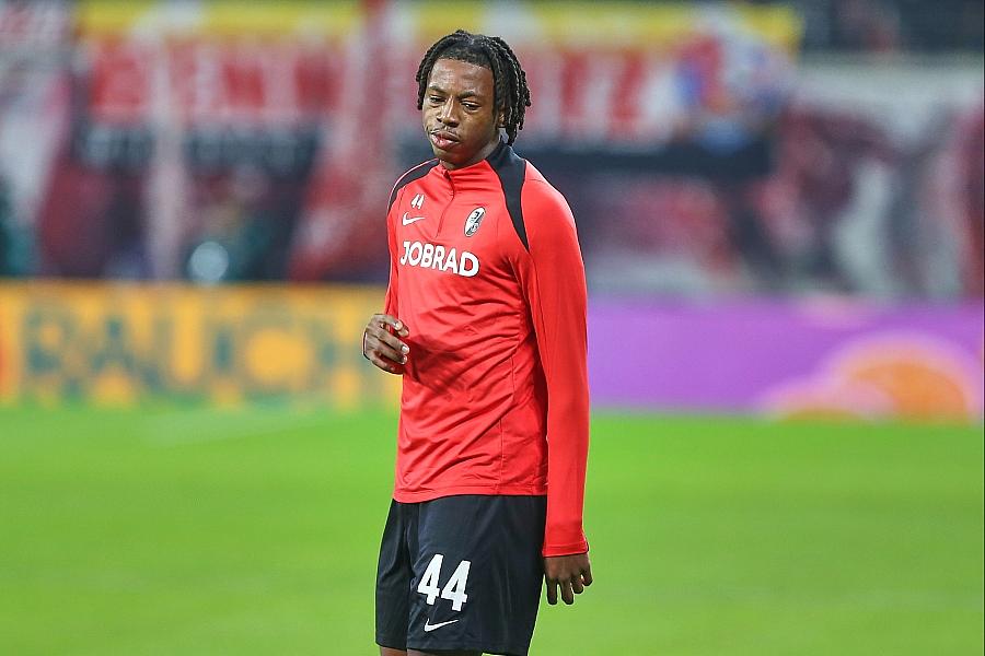 Johan Manzambi verlässt SC Freiburg und wechselt zu Aston Villa