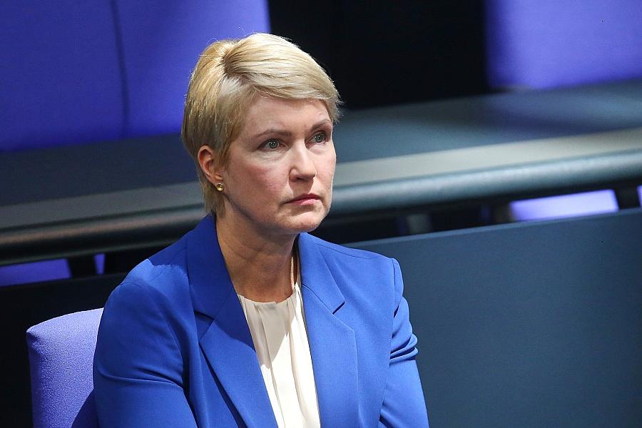 Schwesig bekräftigt Kritik an Kürzungen beim Unterhaltsvorschuss