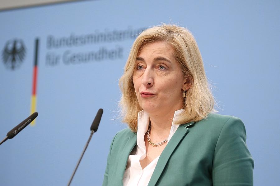 Suizidprävention: Gesundheitsministerin Warken setzt auf zentrale Krisenrufnummer und Bundesfachstelle