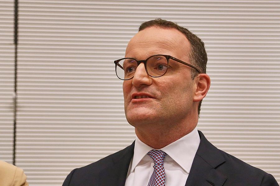 Leihmutter-Diskussion: Grünen-Chef Banaszak fordert persönliche Erklärung von Spahn