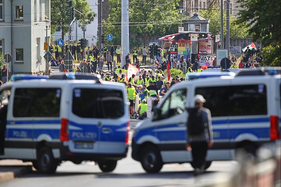 Anti-AfD-Proteste in Erfurt: 25.000 Protestierende, mindestens zwei Journalisten verletzt