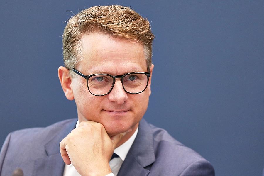 Personelle Rochade in der Union: Warken wird Kanzleramtsministerin, Linnemann Gesundheitsminister