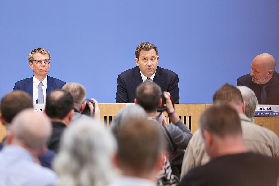 Bundeshaushalt 2027: Klingbeil verteidigt Rekordverschuldung mit Sicherheitsinvestitionen