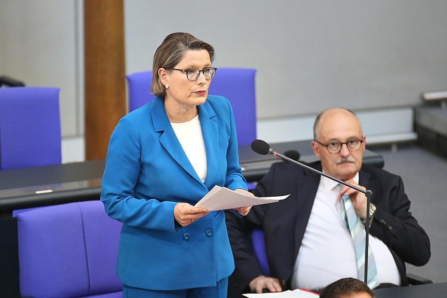 Bundesjustizministerin Hubig verteidigt Reform des Informationsfreiheitsgesetzes gegen Kritik