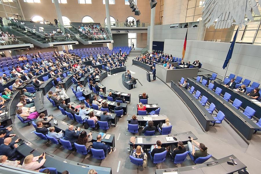 Bundestag beschließt Sparpaket für gesetzliche Krankenversicherung mit höheren Zuzahlungen