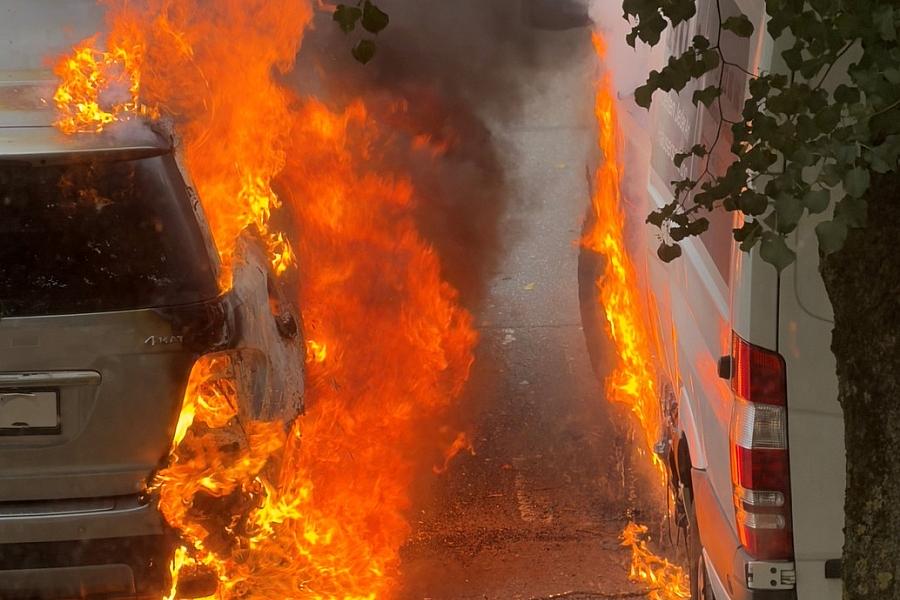 Schweriner Polizei sucht Zeugen nach Fahrzeugbrand