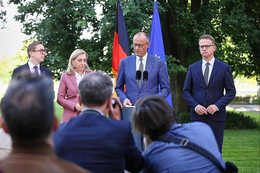 Merz kündigt weitere Kabinettsumbildungen an – Spekulationen um Verkehrsminister Schnieder
