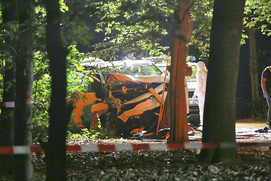 Polizei fahndet nach 21-jährigem Tatverdächtigen nach Todesfahrt beim Berliner CSD