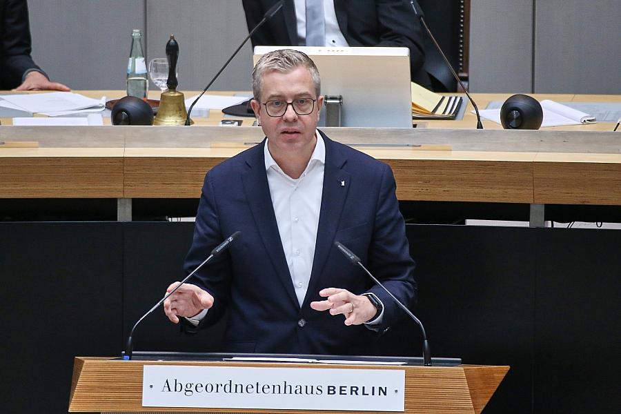 Designierter Berliner CDU-Spitzenkandidat fordert Lagezentrum für Krisenfälle und Umschichtungen im Haushalt