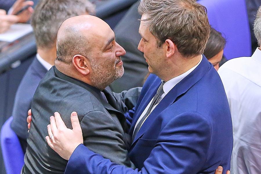 INSA-Sonntagstrend: Grüne legen zu, SPD verliert – AfD bleibt stärkste Partei, Merz-Zufriedenheit sinkt