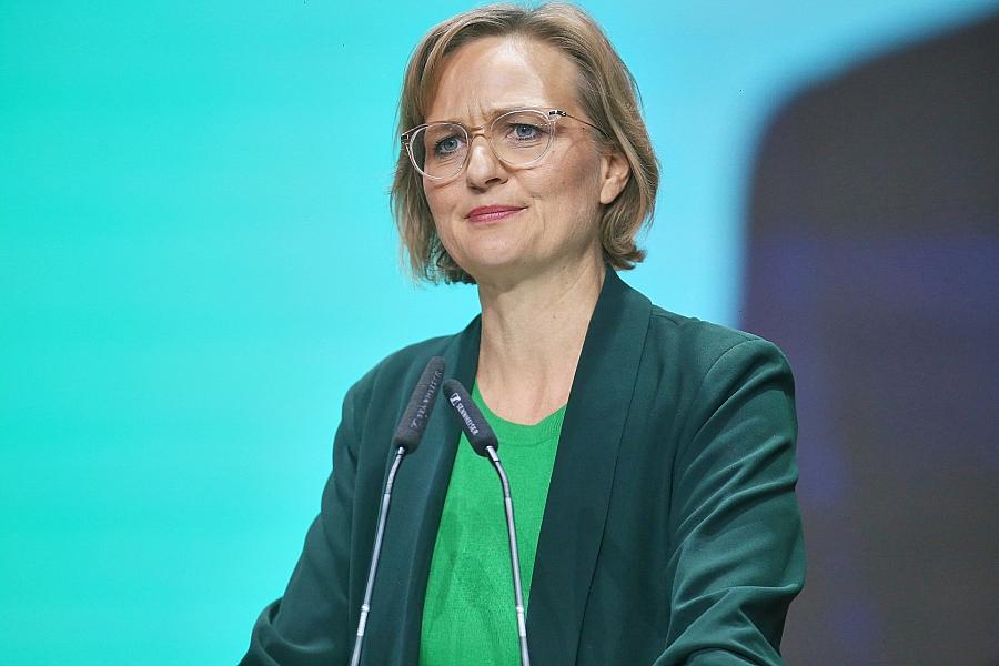 Grünen-Chefin mahnt pragmatischen Kurs und „schwierige Kompromisse“ für Regierungsbeteiligung an