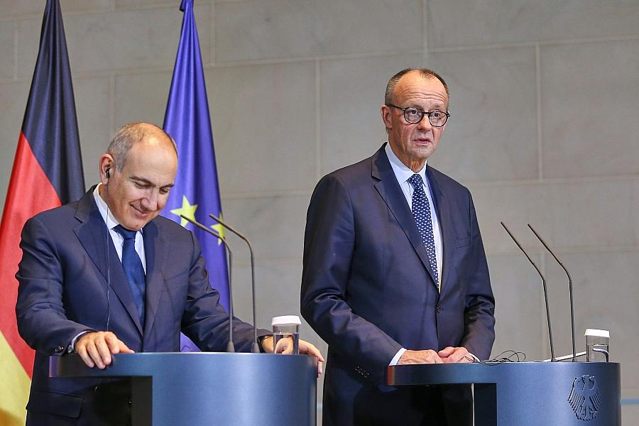 Nikol Paschinjan und Friedrich Merz (Archiv)
