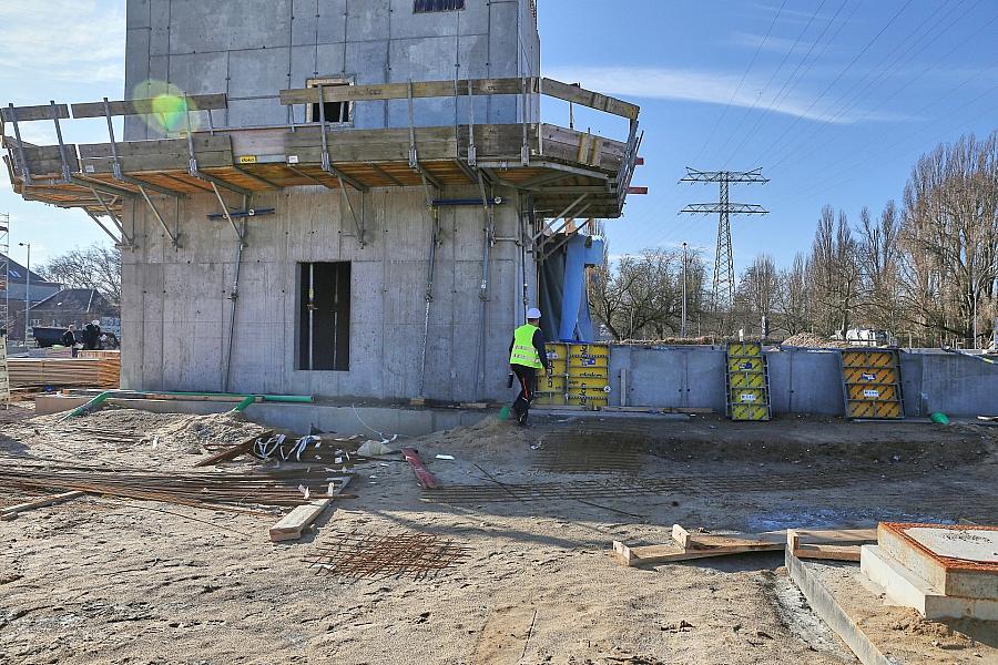 Bauarbeiter auf Baustelle (Archiv)