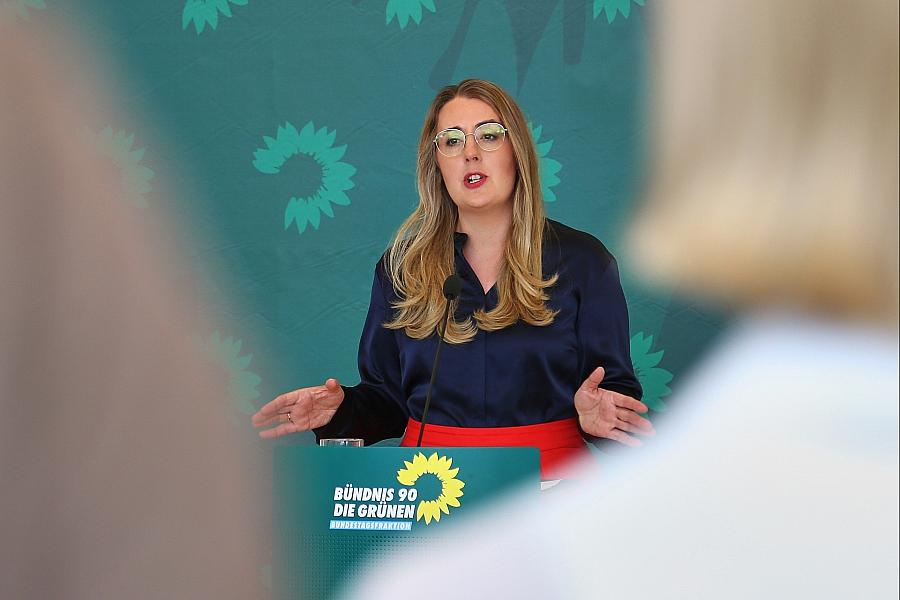 Grünen-Fraktionschefin Dröge warnt vor Konflikten beim Bau von KI-Rechenzentren und fordert nachhaltigen Ausbau
