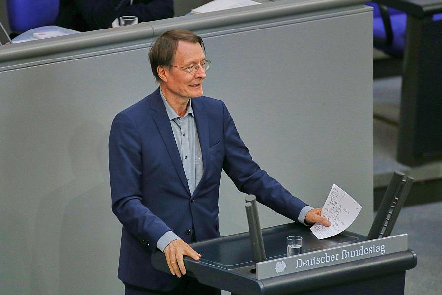 Lauterbach heizt Streit um „Rente mit 63″`weiter an.