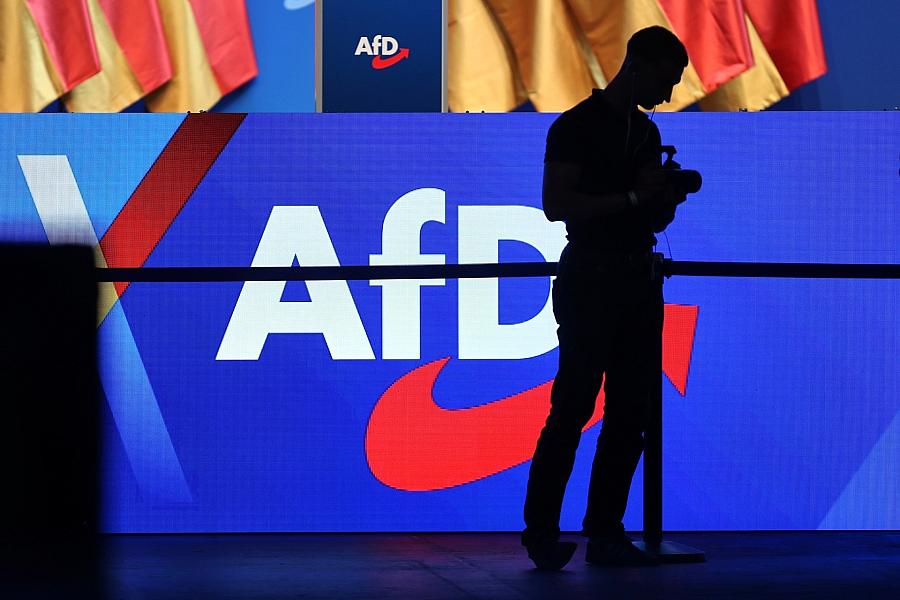 AfD bleibt klar stärkste Kraft im ZDF-Politbarometer