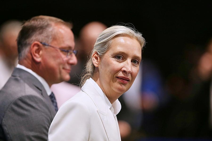 Forsa: AfD liegt weiterhin deutlich vor der Union